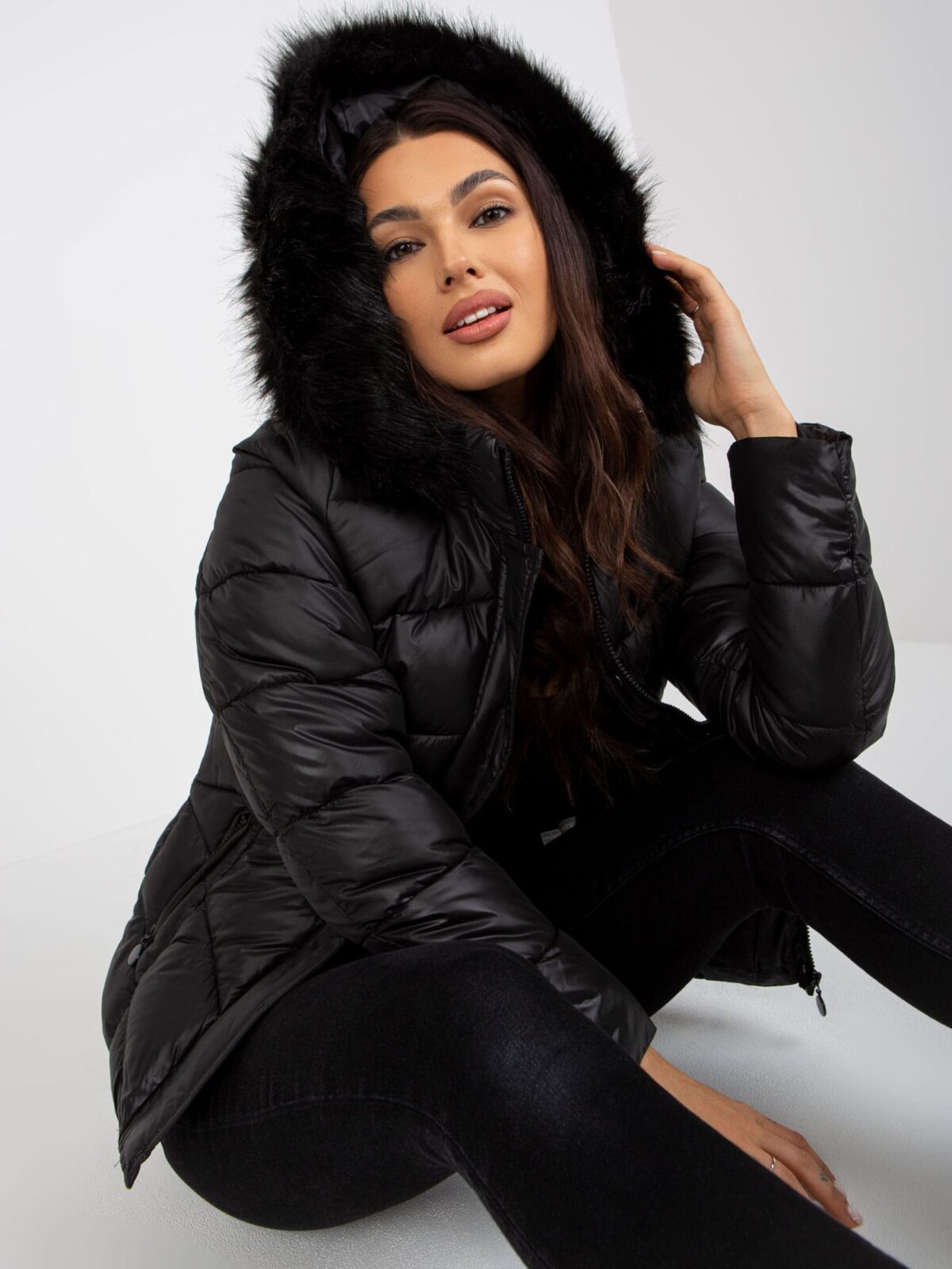 Dámska krátka čierna zimná bunda WINTER SHORT s kapucňou